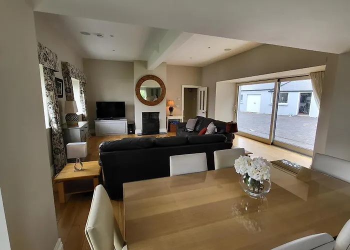 בית נופש The Coach House *