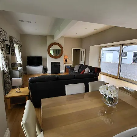 Holiday home The Coach House *